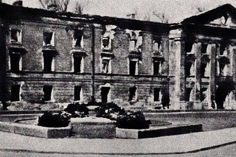 Ruiny frontowego gmachu „Gęsiówki” Fot. domena publiczna
