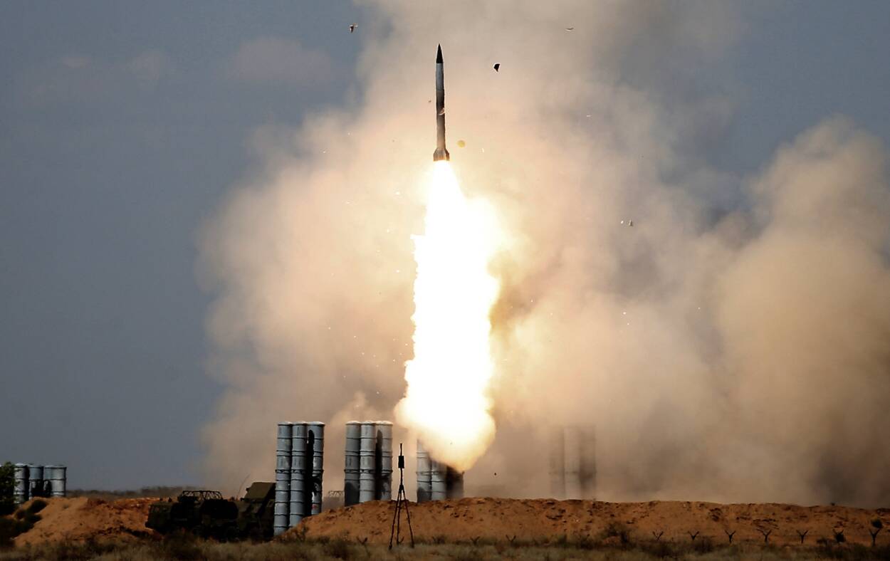 Запуск ракет С-300 під час міжнародного воєнно-технічного форуму "Армія-2017". Fot. PAP/EPA/MAXIM SHIPENKOV