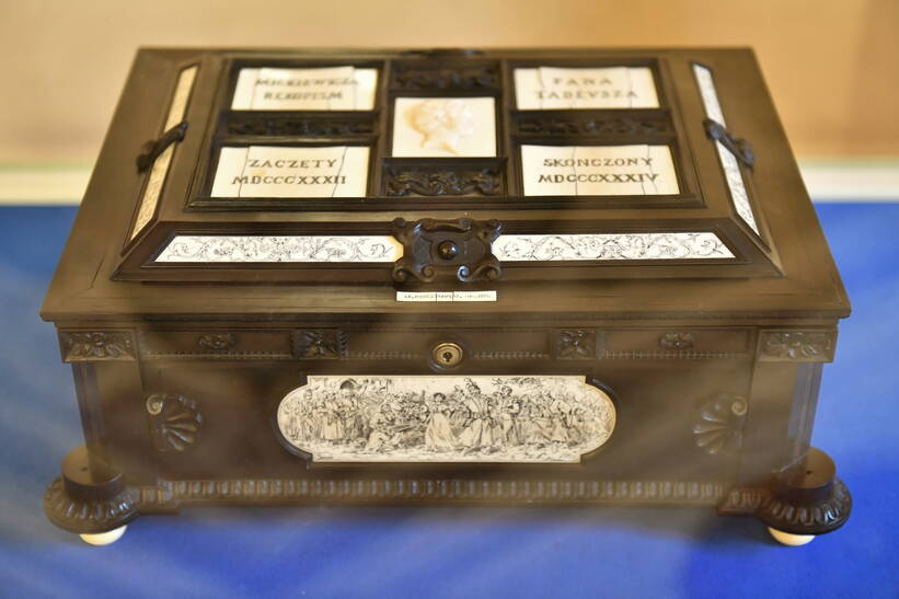 Скринька, в якій зберігається один із рукописів Міцкевича, Fot. PAP/Maciej Kulczyński