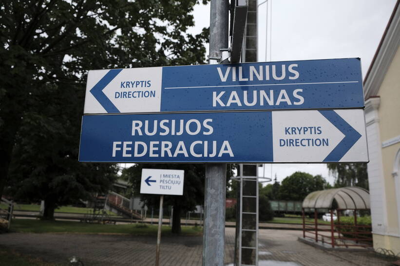 Прикордонний дороговказ на кордоні між Литвою та Російською Федерацією. Fot. PAP/EPA/VALDA KALNINA
