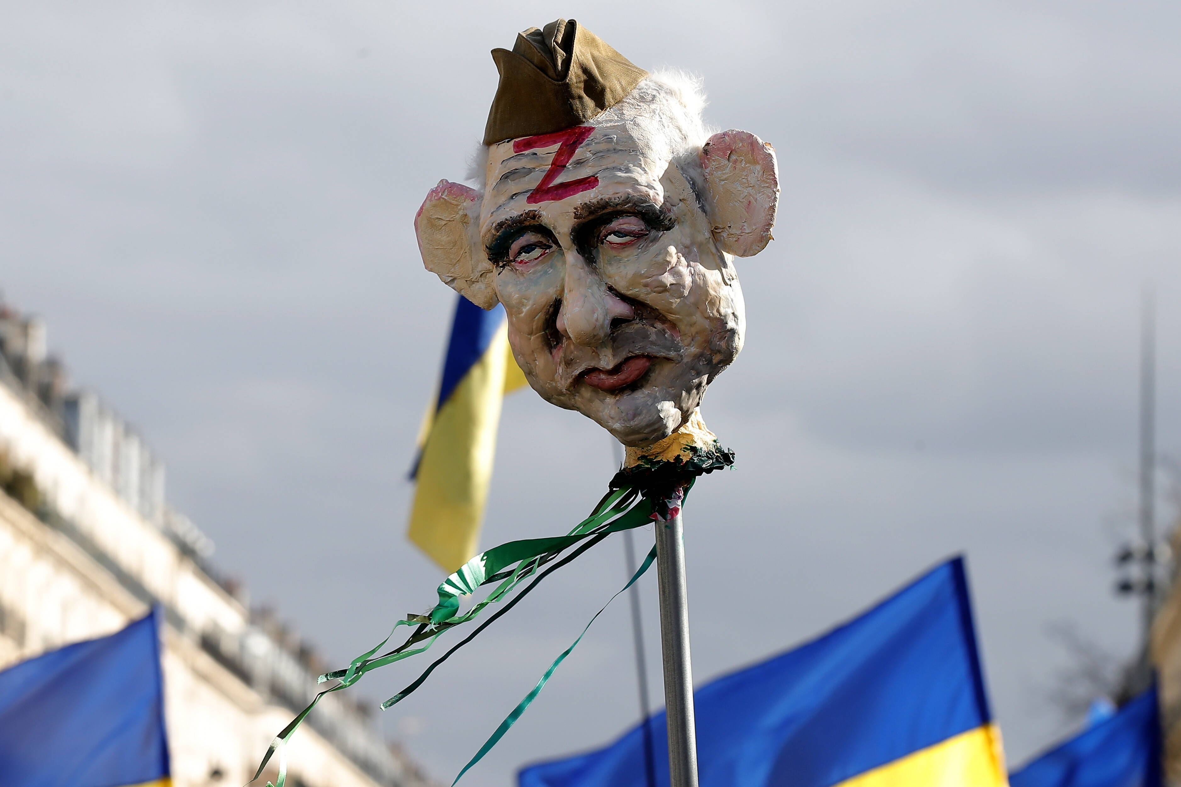 Скульптура, що зображає голову російського президента Путіна. Fot. PAP/EPA/TERESA SUAREZ