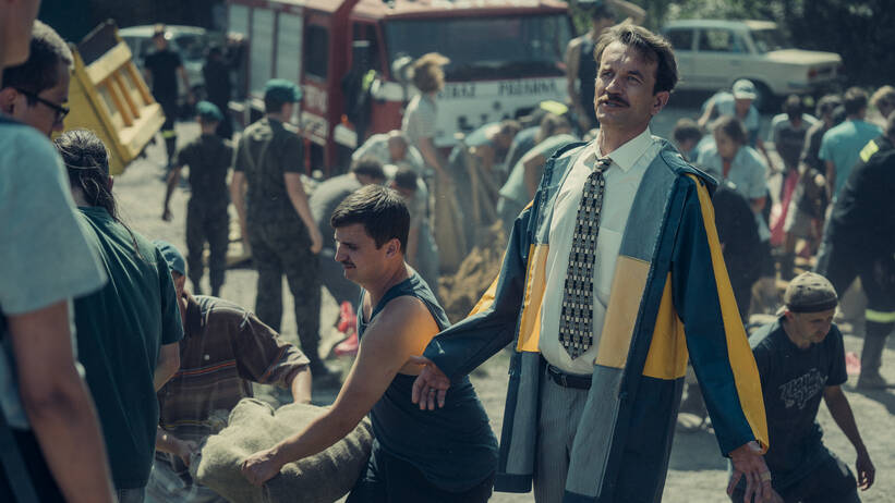 Kadr z serialu "Wielka Woda", na zdjęciu Tomasz Kot, fot. Netflix