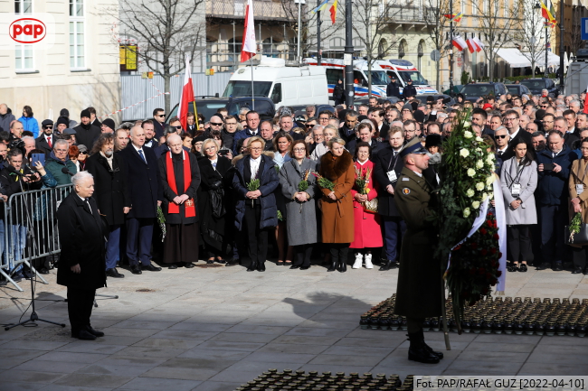 Prezes PiS Jarosław Kaczyński podczas Apelu Pamięci przed Pałacem Prezydenckim w Warszawie, fot. PAP/Rafał Guz