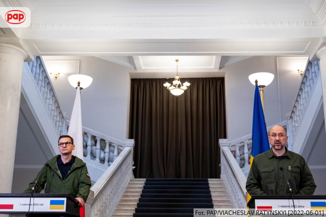 Mateusz Morawiecki, Denys Szmyhal. Fot. PAP/Viacheslav Ratynskyi