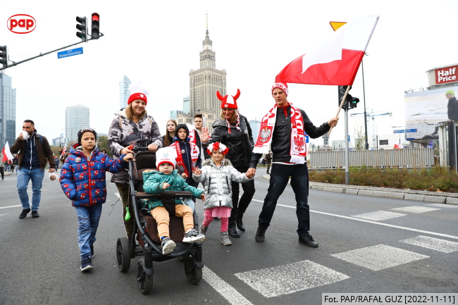 Uczestnicy Marszu Niepodległości. Fot. PAP/Rafał Guz