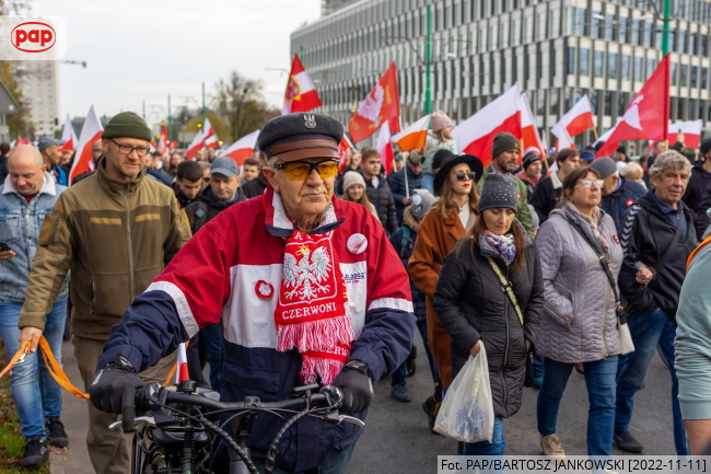 Uczestnicy Poznańskiego Marszu Niepodległości w Poznaniu, 11 bm. Trwają obchody Narodowego Święta Niepodległości. (sko) PAP/Bartosz Jankowski