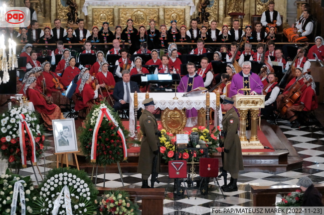Pogrzeb Jerzego Połomskiego - msza święta w Kościele św. Krzyża na Krakowskim Przedmieściu w Warszawie, fot. PAP/Mateusz Marek