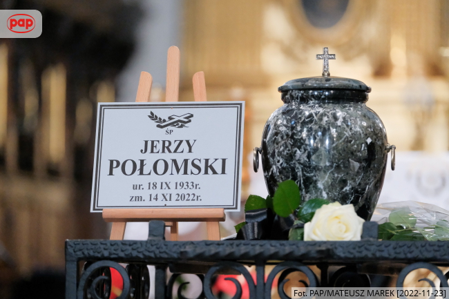 Pogrzeb Jerzego Połomskiego - msza święta w Kościele św. Krzyża na Krakowskim Przedmieściu w Warszawie, fot. PAP/Mateusz Marek
