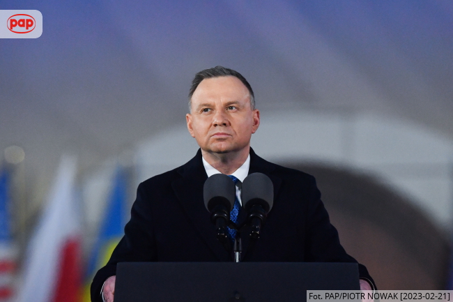 Prezydent RP Andrzej Duda przemawia w Arkadach Kubickiego w ogrodach Zamku Królewskiego w Warszawie. Fot. PAP/Piotr Nowak