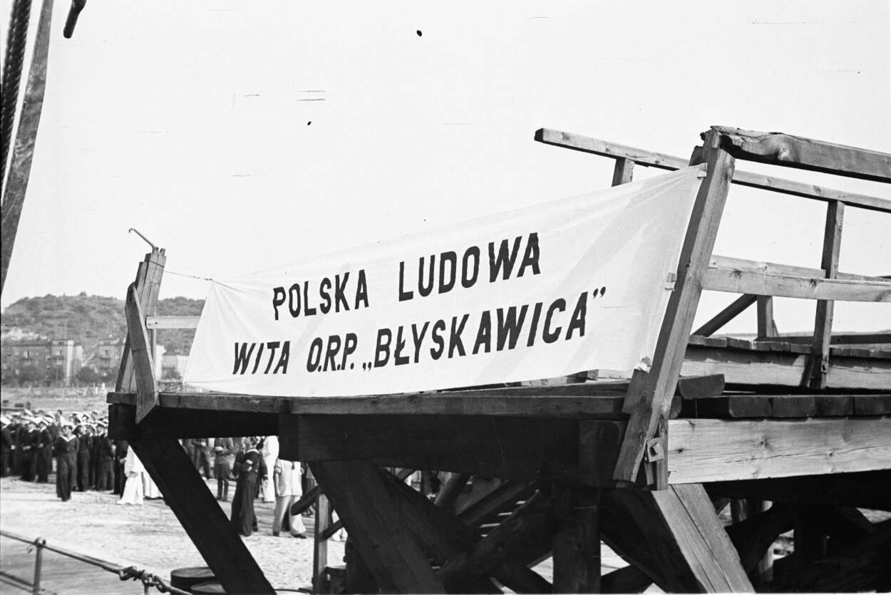 Powrót niszczyciela polskiej marynarki wojennej ORP "Błyskawica" z Wielkiej Brytanii. Fot. PAP/CAF