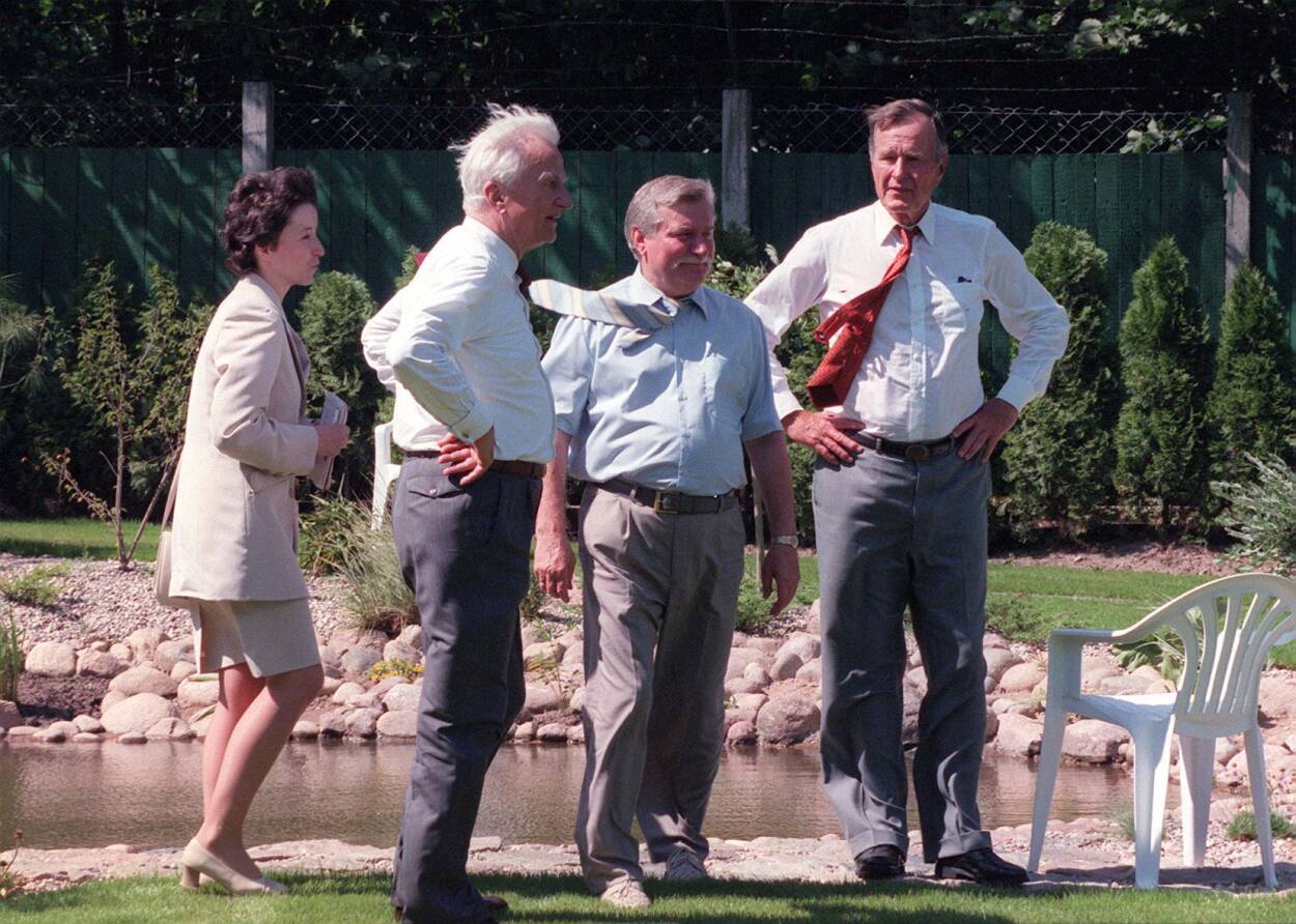 Gdańsk. Spotkanie trzech prezydentów w Gdańsku George Bush (USA), Lech Wałęsa i Richard von Weizaecker (RFN). Fot. PAP/Stefan KraszewskiWSK