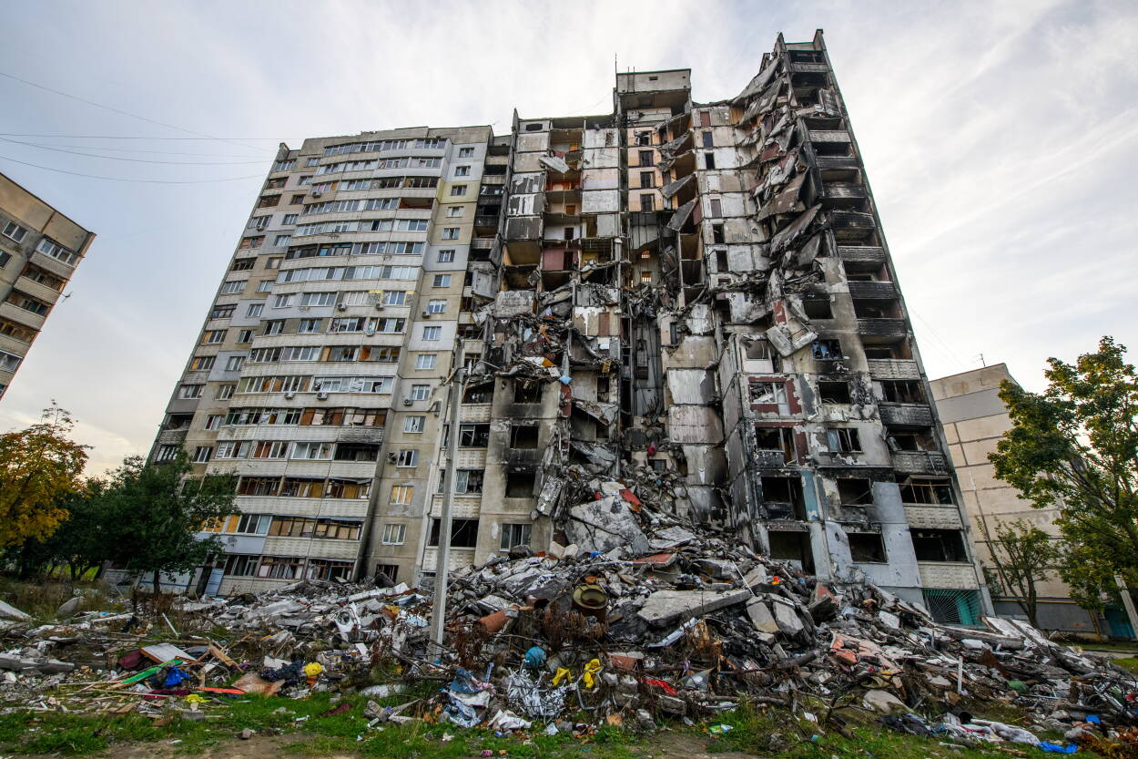 Zniszczenia w Charkowie. Fot. PAP/Vladyslav Musiienko