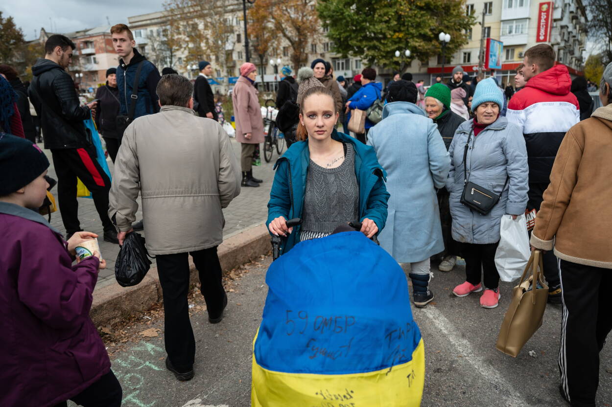 Kobiety z Chersonia Fot. PAP/Viacheslav Ratynskyi Kobiety z Chersonia Fot. PAP/Viacheslav Ratynskyi