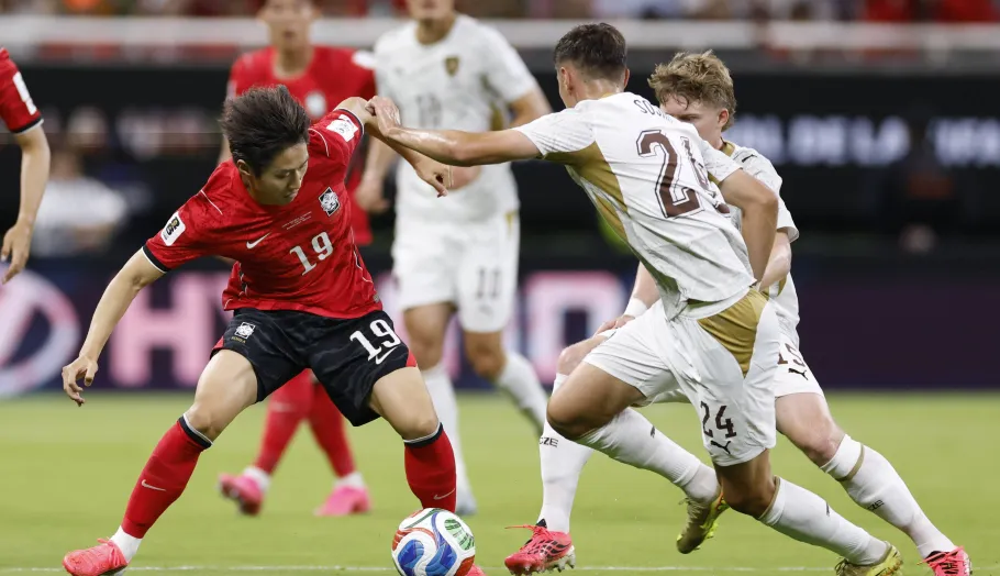 Piłkarze podczas meczu Korea Południowa-Czechy, fot. PAP/EPA/EFE/FRANCISCO GUASCO