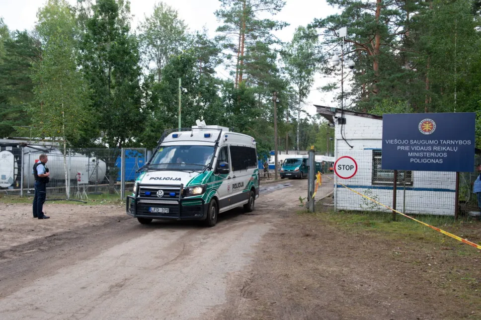 Obóz dla nielegalnych imigrantów przybyłych z Białorusi na poligonie litewskiego Ministerstwa Spraw Wewnętrznych w Rudnikach (lit. Rudninkai) Fot.  PAP/Valdemar Doveiko