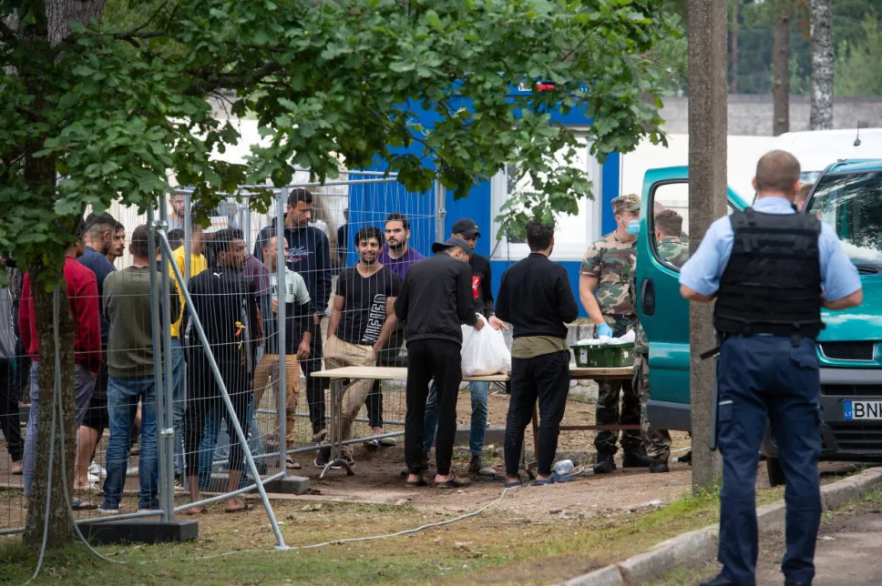Obóz dla nielegalnych imigrantów przybyłych z Białorusi na poligonie litewskiego Ministerstwa Spraw Wewnętrznych w Rudnikach (lit. Rudninkai) Fot.  PAP/Valdemar Doveiko