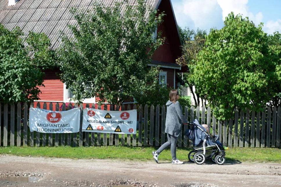  Okolice obozu dla nielegalnych imigrantów przybyłych z Białorusi zorganizowanego na poligonie litewskiego Ministerstwa Spraw Wewnętrznych w Rudnikach (lit. Rudninkai) Fot. PAP/Valdemar Doveiko