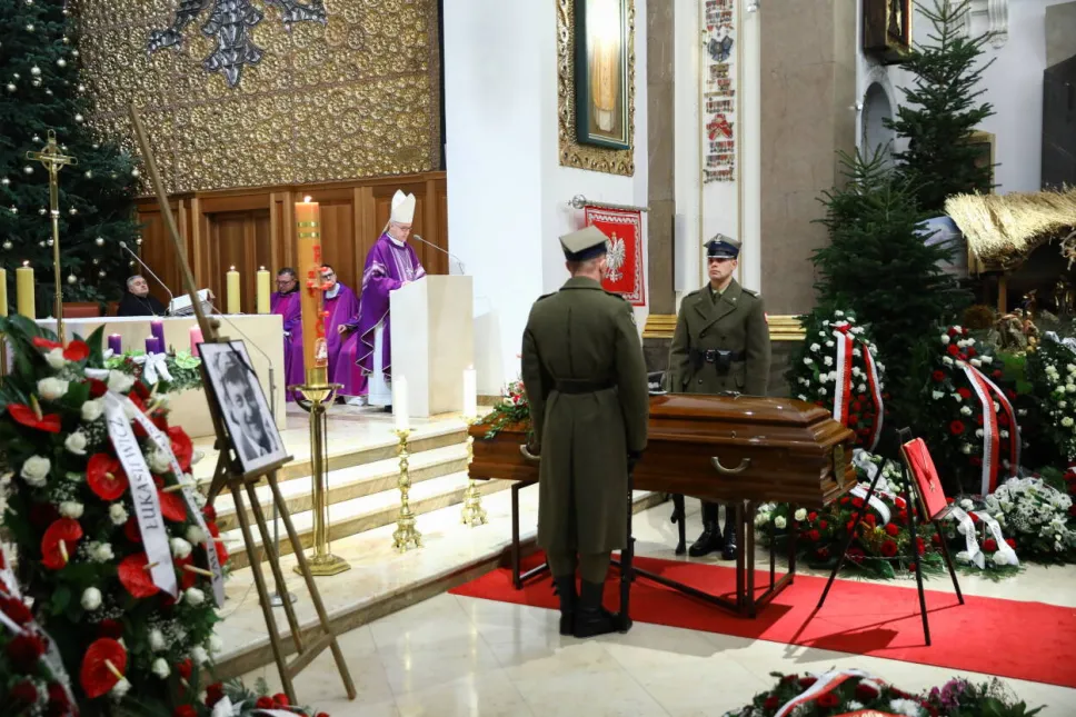 Uroczystości pogrzebowe gen. Mirosława Hermaszewskiego. Fot. PAP/Rafał Guz