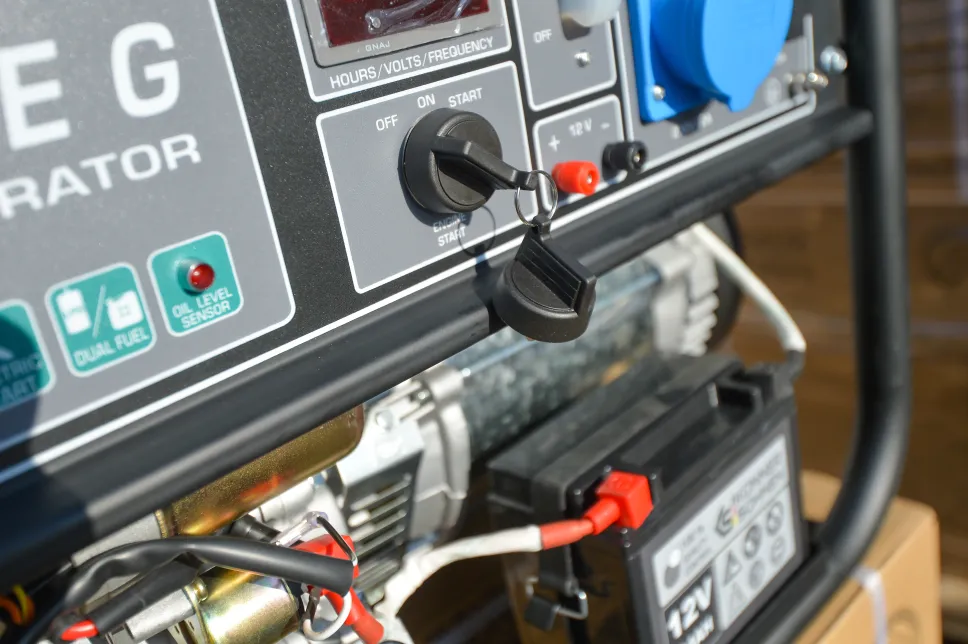 Przygotowywanie transportu generatorów prądu dla ukraińskich szkół i przedszkoli, fot. PAP/ Marcin Obara