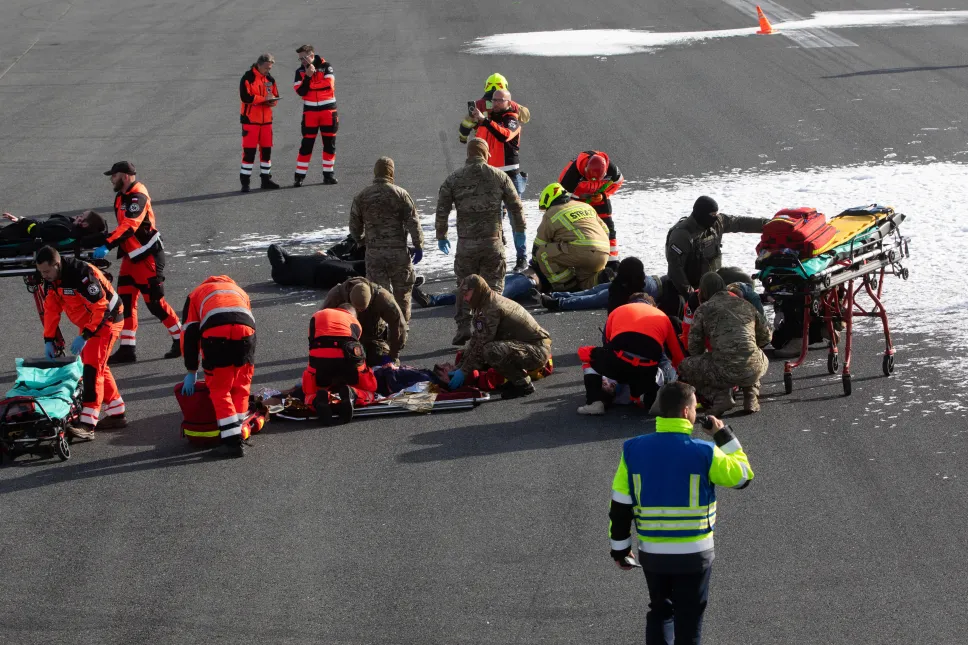  Ćwiczenia ratownicze NOKIA 25 na terenie Portu Lotniczego Wrocław. Fot. PAP/Krzysztof Ćwik