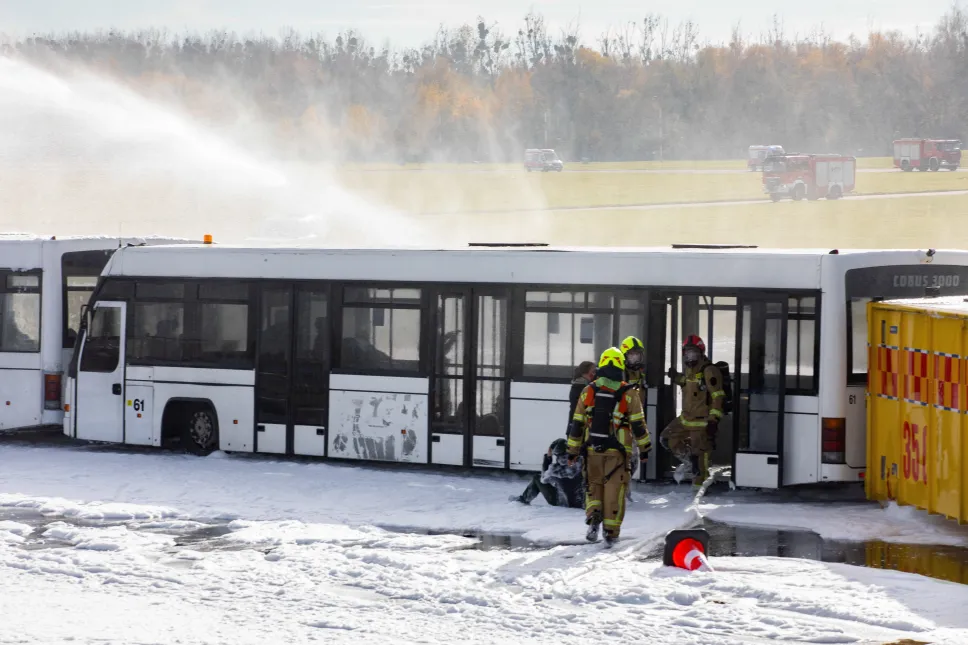  Ćwiczenia ratownicze NOKIA 25 na terenie Portu Lotniczego Wrocław. Fot. PAP/Krzysztof Ćwik