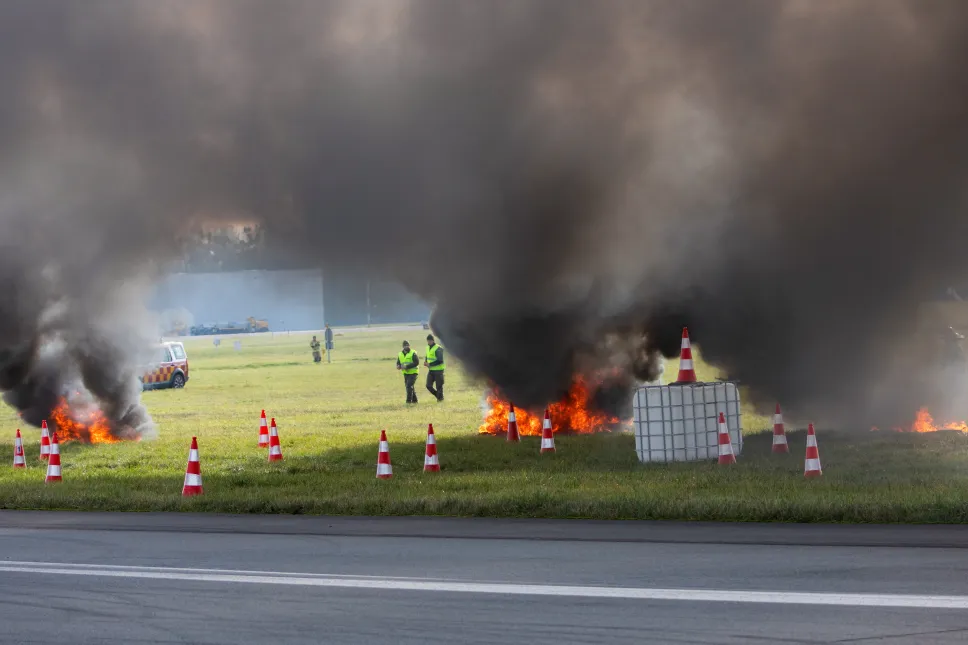  Ćwiczenia ratownicze NOKIA 25 na terenie Portu Lotniczego Wrocław. Fot. PAP/Krzysztof Ćwik