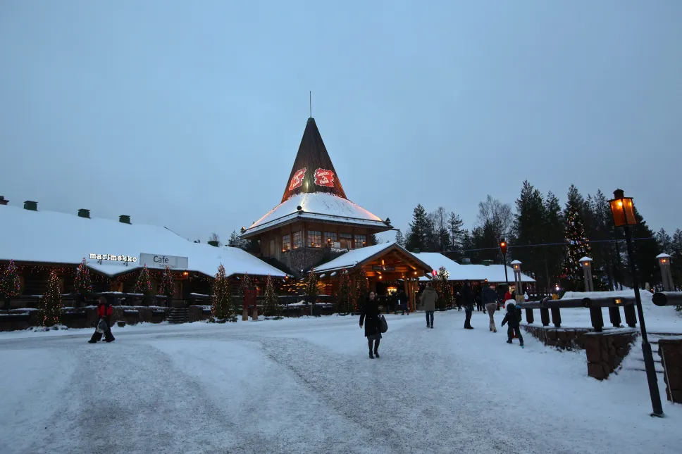 Dom św. Mikołaja w Rovaniemi. Fot. PAP/Rafał Guz