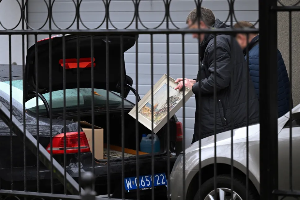 Pracownicy ostatniego rosyjskiego konsulatu w RP ropoczęli pakowanie rzeczy. Fot. PAP/Adam Warżawa