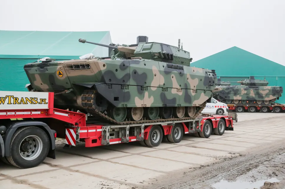 Pierwsza partia Nowych Pływających Bojowych Wozów Piechoty Borsuk. Fot. PAP/Tomasz Waszczuk