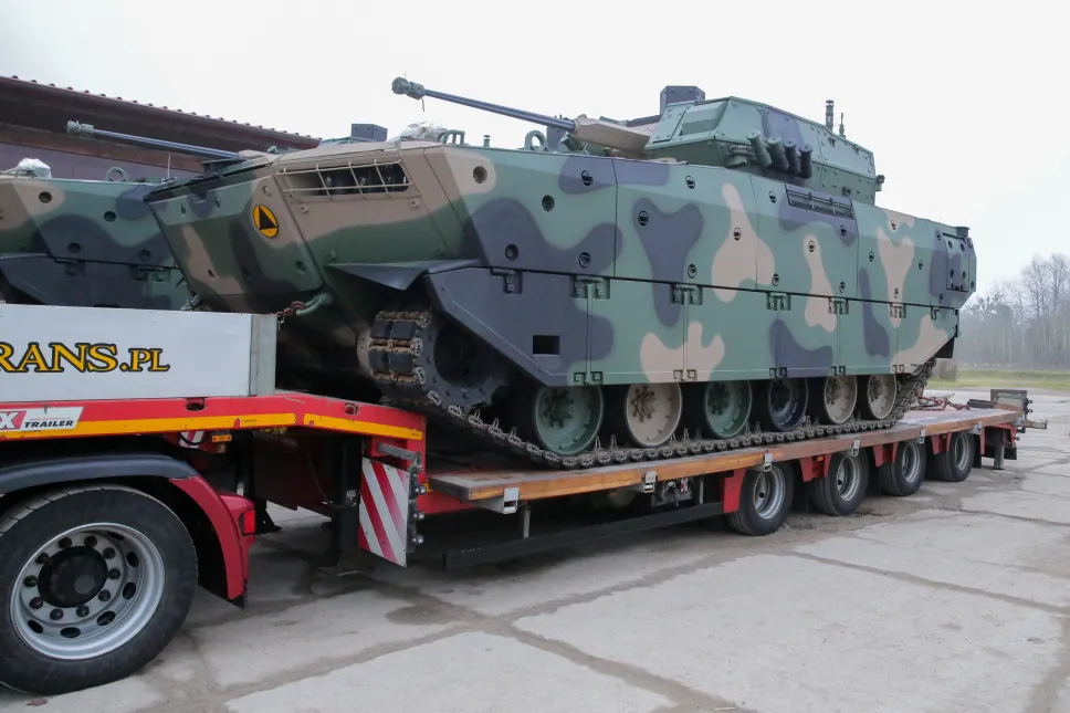 Pierwsza partia Nowych Pływających Bojowych Wozów Piechoty Borsuk. Fot. PAP/Tomasz Waszczuk