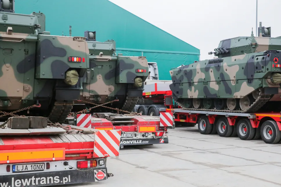Pierwsza partia Nowych Pływających Bojowych Wozów Piechoty Borsuk. Fot. PAP/Tomasz Waszczuk