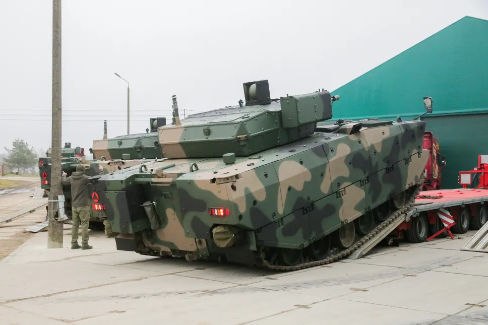 Pierwsza partia Nowych Pływających Bojowych Wozów Piechoty Borsuk. Fot. PAP/Tomasz Waszczuk