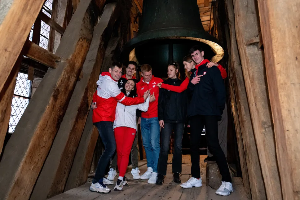 Od lewej: Paweł Wojciechowski, Marika Popowicz, Mateusz Kołodziejski, Piotr Lisek, Anna Matuszewicz, Adrianna Sułek i Mikolaj Sczęsny. Fot. PAP/ Agnieszka Bielecka