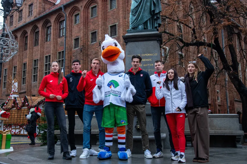 Od lewej: Anna Matuszewicz, Mikołaj Szczęsny, Piotr Lisek, Mateusz Kołodziejski, Paweł Wojciechowski, Marika Popowicz, Adrianna Sułek. Fot. PAP/ Agnieszka Bielecka