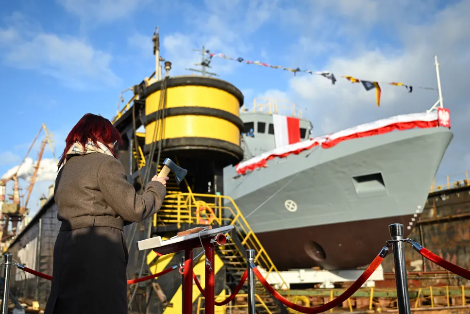 Uroczystość wodowania i chrztu szóstego z serii niszczyciela min typu Kormoran II w siedzibie Stoczni Remontowa Shipbuilding S.A. w Gdańsku. Fot.PAP/Adam Warżawa