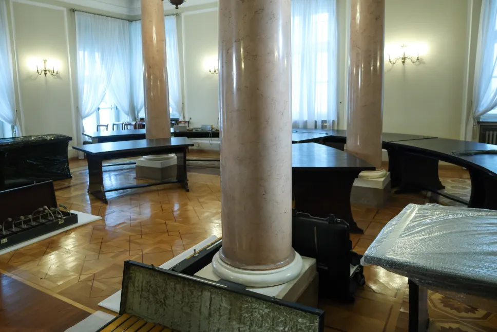 Demontaż Okrągłego Stołu. Fot. PAP/Albert Zawada