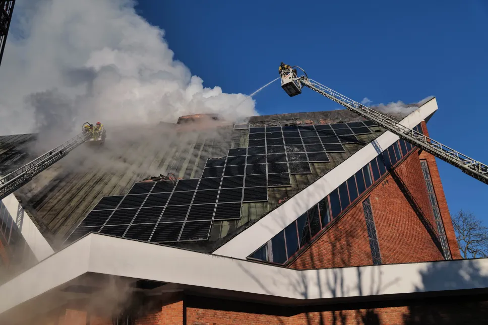Pożar poddasza kościoła pw. Najświętszego Serca Pana Jezusa przy ul. Władysława Kunickiego w Lublinie. Fot. PAP/Karol Zienkiewicz