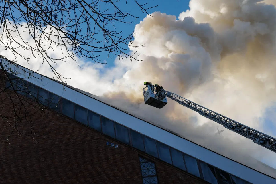 Pożar poddasza kościoła pw. Najświętszego Serca Pana Jezusa przy ul. Władysława Kunickiego w Lublinie. Fot. PAP/Karol Zienkiewicz