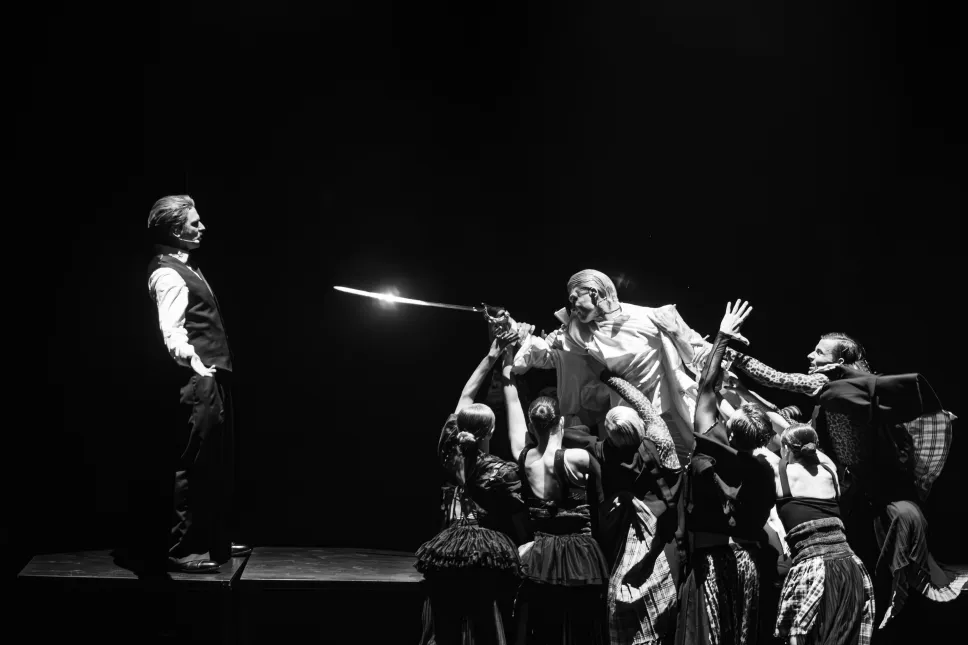 Фото з вистави "Ребелія". Пресматеріали МУР.