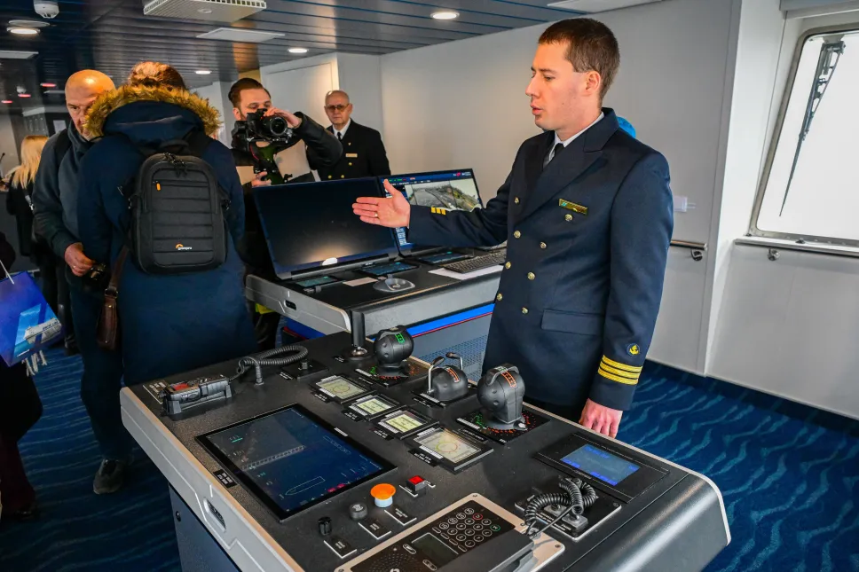 Chrzest i zwiedzanie promu Jantar Unity. Fot. PAP/Marcin Bielecki