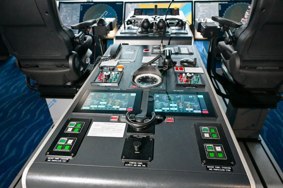 Chrzest i zwiedzanie promu Jantar Unity. Fot. PAP/Marcin Bielecki