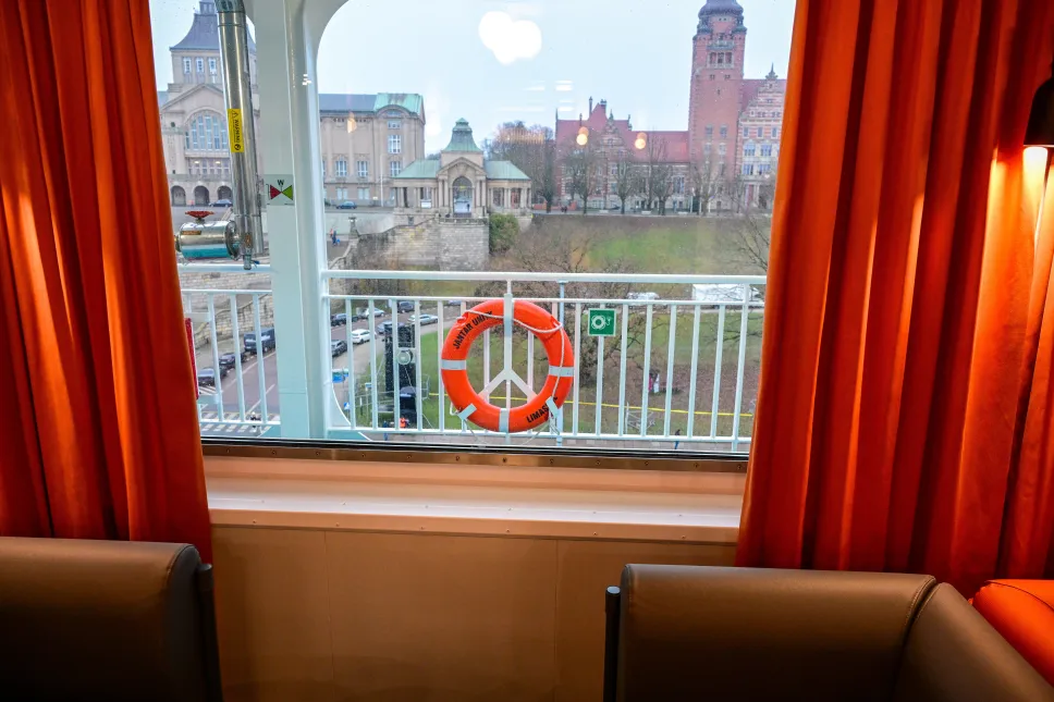 Chrzest i zwiedzanie promu Jantar Unity. Fot. PAP/Marcin Bielecki