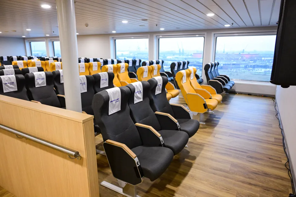 Chrzest i zwiedzanie promu Jantar Unity. Fot. PAP/Marcin Bielecki