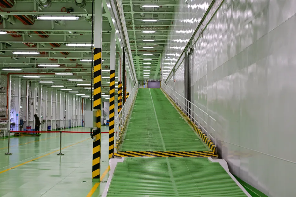 Chrzest i zwiedzanie promu Jantar Unity. Fot. PAP/Marcin Bielecki