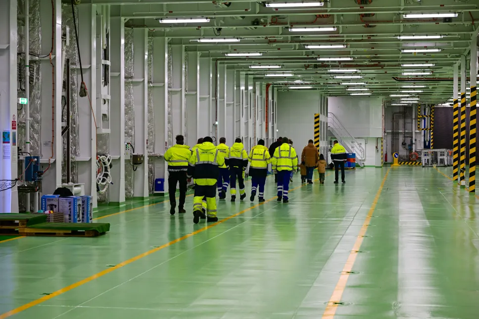 Chrzest i zwiedzanie promu Jantar Unity. Fot. PAP/Marcin Bielecki