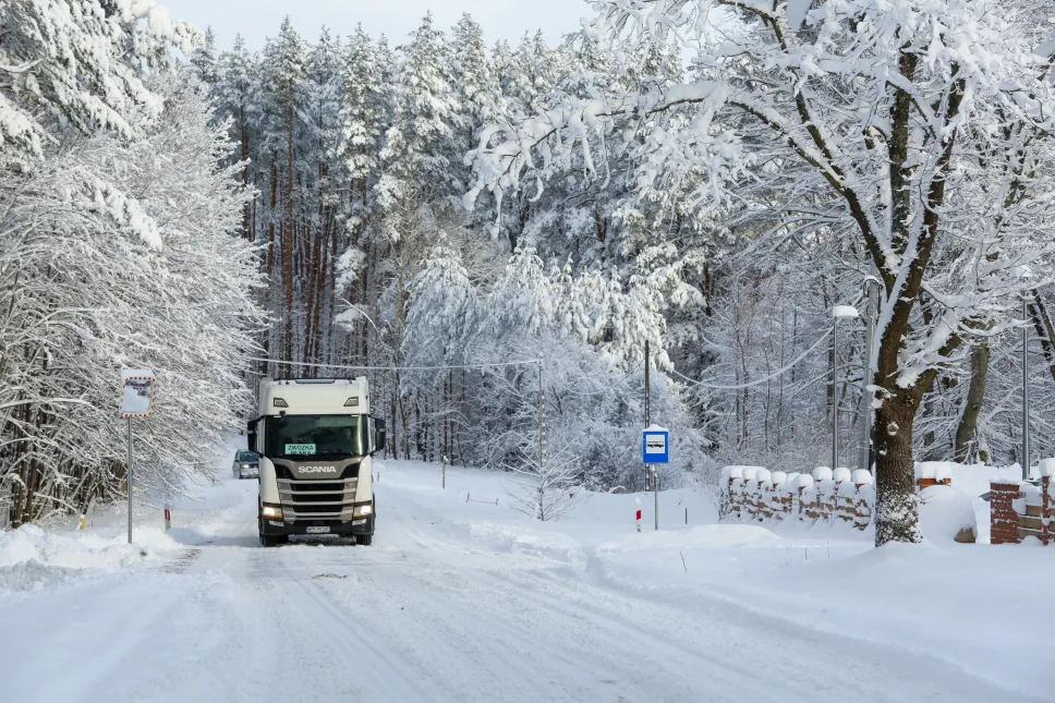 Droga w woj. warmińsko-mazurskim Fot. PAP/Tomasz Waszczuk