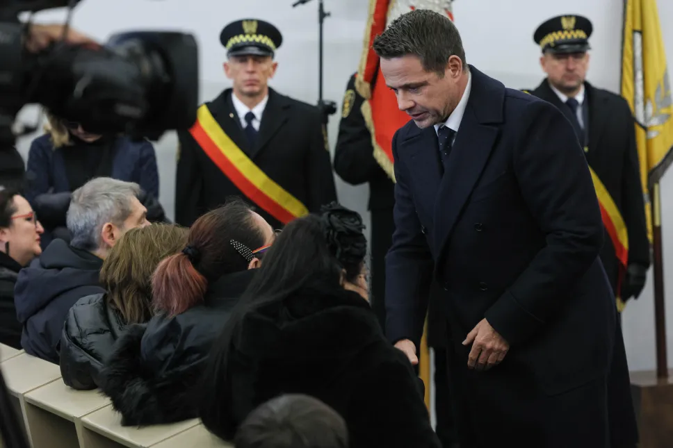 Rodzina, przyjaciele i fani pożegnali w środę na warszawskim Cmentarzu Powązkowskim Michała Urbaniaka. Fot. PAP/ Rafał Guz