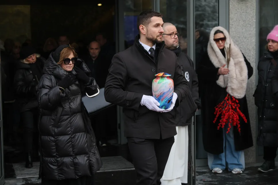 Rodzina, przyjaciele i fani pożegnali w środę na warszawskim Cmentarzu Powązkowskim Michała Urbaniaka. Fot. PAP/ Rafał Guz