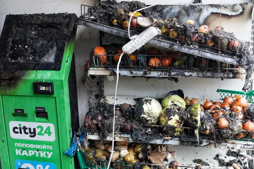 Zniszczenia spowodowane rosyjskim atakiem w Odessie. Fot. PAP/Alena Solomonova