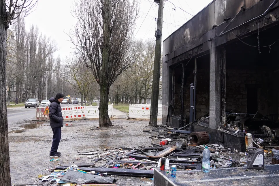 Zniszczenia spowodowane rosyjskim atakiem w Odessie. Fot. PAP/Alena Solomonova